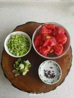Make Tomato egg pepper noodles step 0