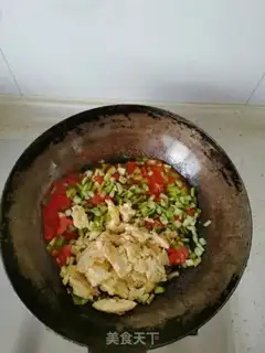Make Tomato egg pepper noodles step 6