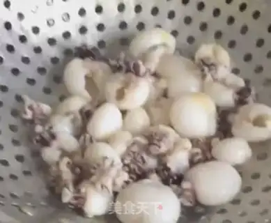 Make Scrambling fish step 1