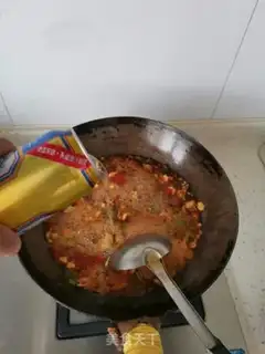 Make Tomato egg pepper noodles step 7