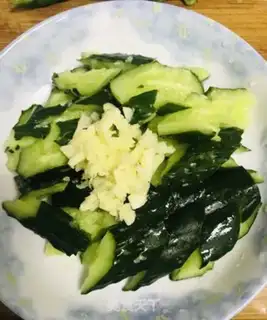 Make Garlic cucumber step 1