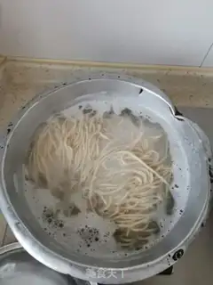 Make Tomato egg pepper noodles step 9