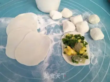 Make Pine-coloured pastry step 7