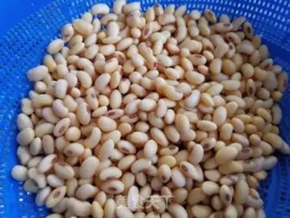 Make Soybeans for pork feet step 2