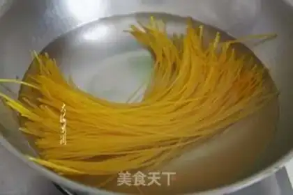 Make Spicy corn noodles step 2