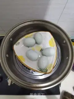 Make A duck egg step 1