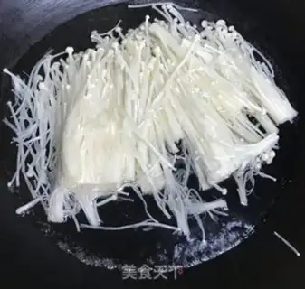 Make Frozen needle mushrooms step 1