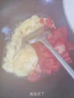 Make Tomato fried eggs step 1