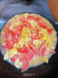 Make Tomato fried eggs step 2