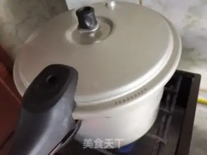 Make Soybeans for pork feet step 11