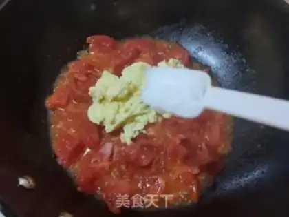 Make Tomato fried eggs step 5