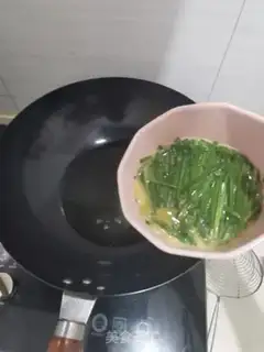 Make Fried eggs step 4
