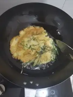 Make Fried eggs step 5