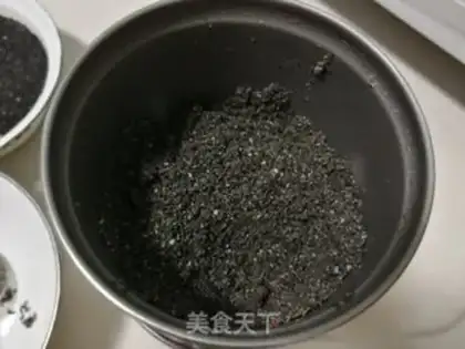 Make Homemade black sesame sauce step 1