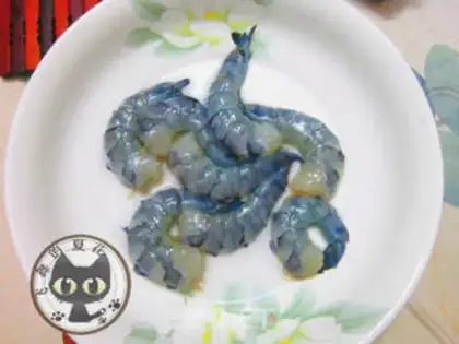 Make Thai mango shrimp step 1