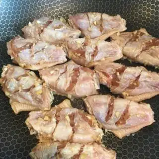 Make Garlic chicken wings step 1