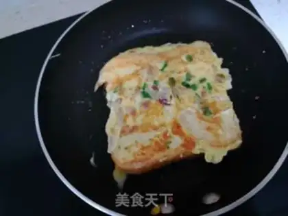 Make Egg-fried bread step 5