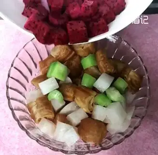 Make Sour cream salad step 3