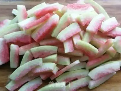Make Fish-dried peanut-drink watermelon sauce step 0