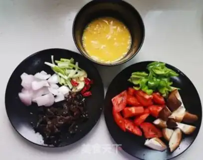 Make Onion molluscs fried eggs step 1