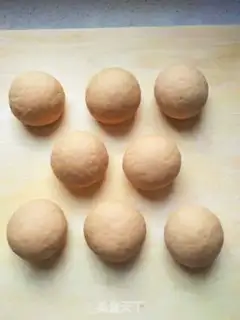 Make Old red sugar hair bun step 1