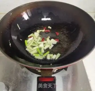 Make Onion molluscs fried eggs step 3