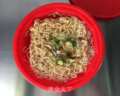 Make Egg sauce noodles step 5