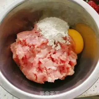 Make ♪ Lotus red date meatloaf soup ♪ step 1
