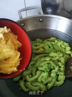 Make Scrambled eggs step 2