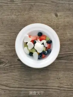 Make Milk lilies for fruit step 7