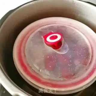 Make ♪ Lotus red date meatloaf soup ♪ step 5
