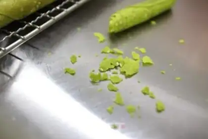 Make Little fresh sesame egg rolls step 11
