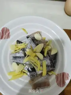 Make Onions burn fish step 0