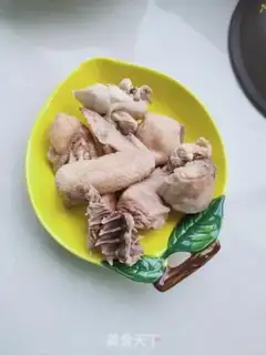 Make Chicken soup with mushrooms step 1