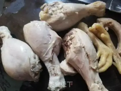 Make Chicken-legged soya soup step 2
