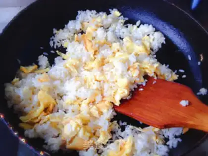 Make Egg fried rice step 3