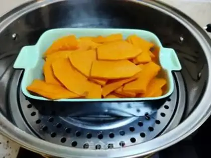 Make Pumpkin rolls step 1