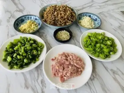 Make Pyramid peppers with dry beans step 0