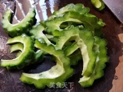 Make The beanfish fried the bitter melon step 1
