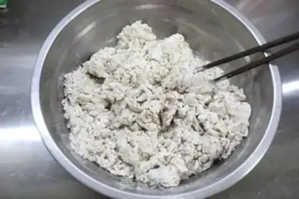 Make Egg cabbage brown wheat dumplings step 1