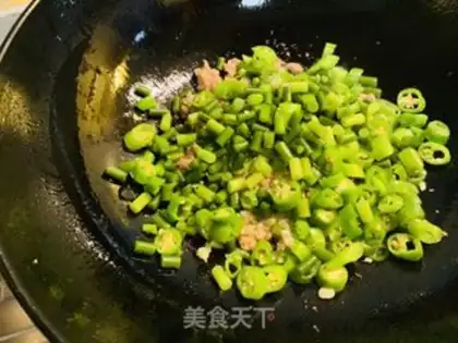 Make Pyramid peppers with dry beans step 4