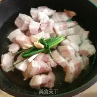 Make Quail egg red pork step 1