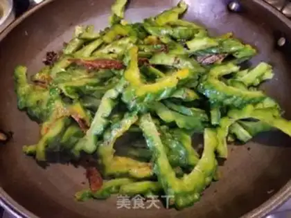 Make The beanfish fried the bitter melon step 4