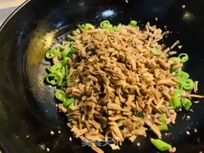 Make Pyramid peppers with dry beans step 6