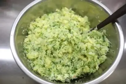Make Egg cabbage brown wheat dumplings step 8