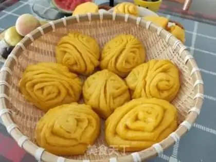 Make Pumpkin rolls step 20