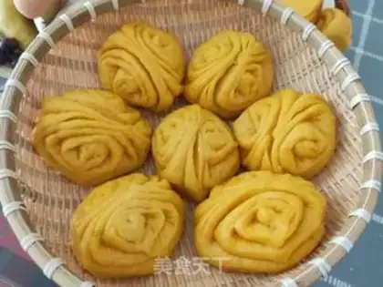 Make Pumpkin rolls step 22