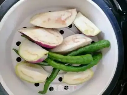 Make Steam eggplant step 1