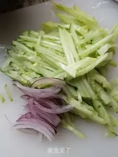 Make Scrambled cucumbers with bean skin step 1