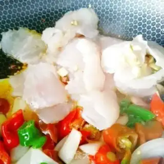 Make Red-burned salsa step 8